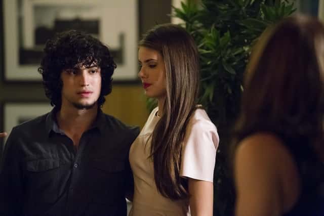 Gui (Gabriel Leone) e Angel (Camila Queiroz) (Foto: Globo/ Tata Barreto)