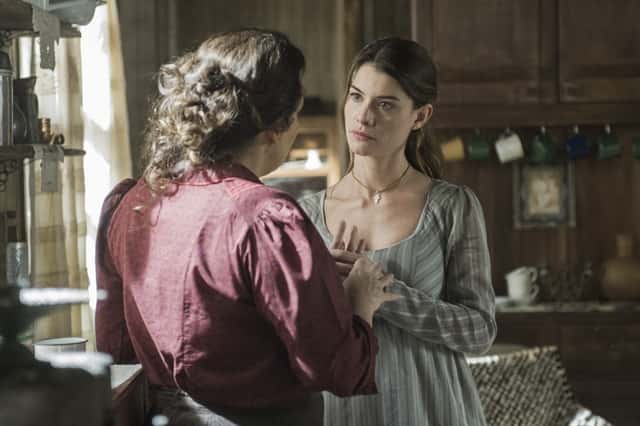 Emília (Ana Beatriz Nogueira) e Lívia (Alinne Moraes) (Foto: Globo/Caiuá Franco)