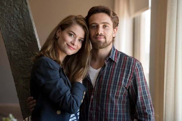 Lívia e Felipe na nova fase da novela 'Além do Tempo' (Foto: Globo/Estevam Avellar)