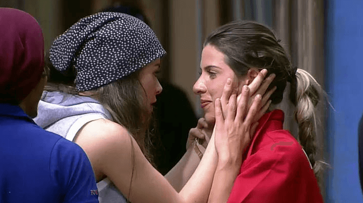 Ana Paula Minerato voltou com tudo para casa da "Fazenda" (Foto reprodução)