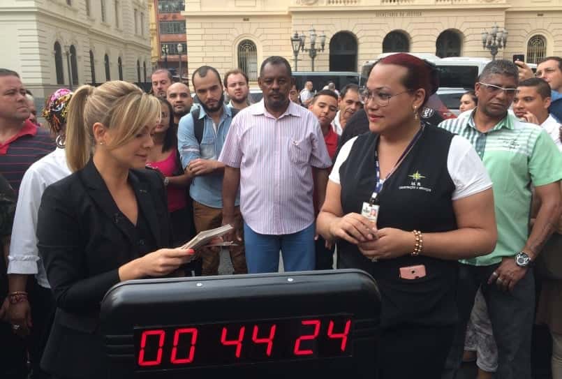 Eliana nas ruas de São Paulo no quadro “ Você tem um minuto” Crédito: Divulgação/SBT