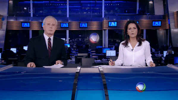 "Jornal da Record" ficou no ar até tarde na noite desta sexta (Foto: Reprodução/Record)