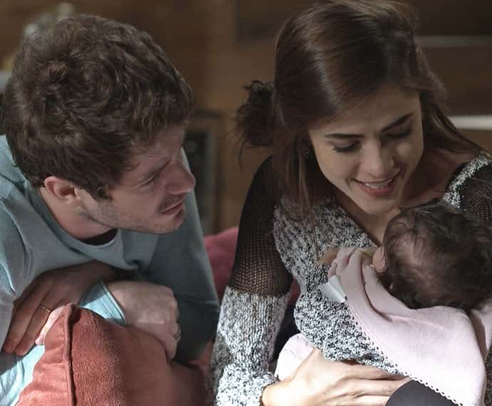 Ben e Margot se emocionam no reencontro com a filha (Foto: TV Globo)