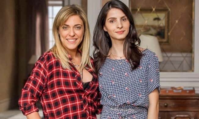 Júlia Rabello (Úrsula) e Giselle Batista (Duda) em "A Regra do Jogo" (Foto: Artur Menínea/Globo)