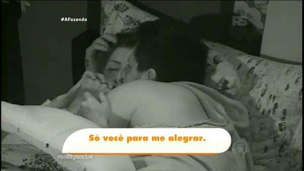 dormindo