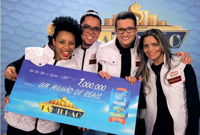 Família vencedora de quadro (Foto: GShow).