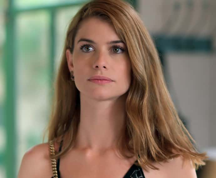 Lívia fica tensa ao ver Melissa (Foto: TV Globo)