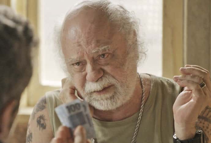 Ator revela que usa ponto eletrônico e reclama do salário. (Foto: Divulgação)