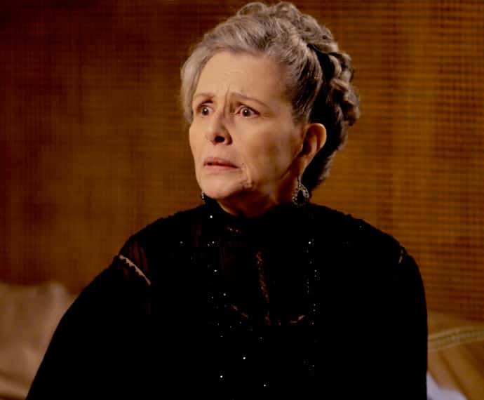 Vitória insulta Emília diante de Lívia (Foto: TV Globo)