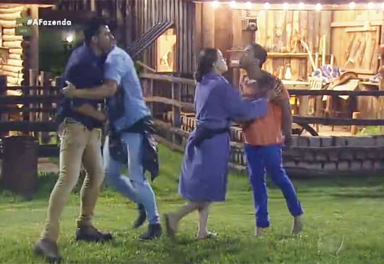 Peões brigaram na última festa (Record).