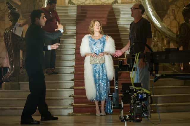 Patricia Pillar (Isabel) ensaia cena com o assistente de direção Alexandre Moretzsohn e o diretor de fotografia Jean Benoît Crépon (Foto: Globo/Caiuá Franco)