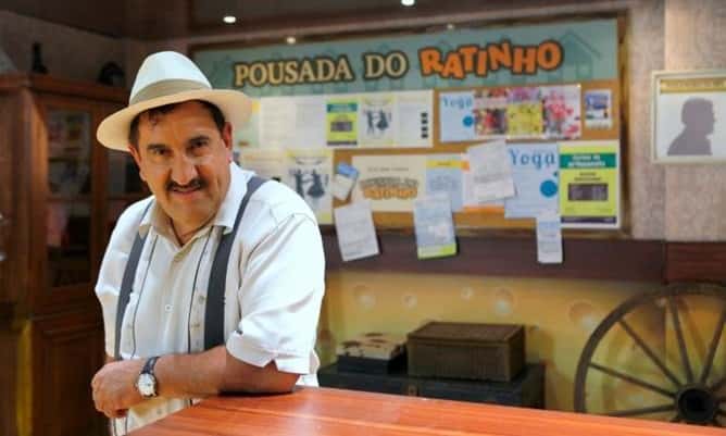 Carlos Massa, o Ratinho no especial "Pousada do Ratinho"; atração é acusada de plágio (Foto: Lourival Ribeiro/SBT)