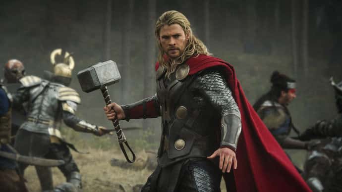 Thor (Chris Hemsworth) em cena de "Thor: O Mundo Sombrio (Foto: Divulgação)
