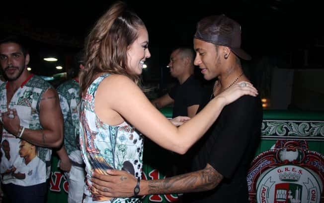 Neymar encontra encontrou Paolla Oliveira durante a coroação de Paloma Bernardi como rainha de bateria (Foto: Divulgação)