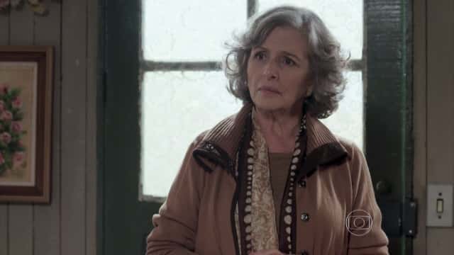 Vitória (Irene Ravache) em "Além do Tempo" (Foto: Reprodução/Globo)