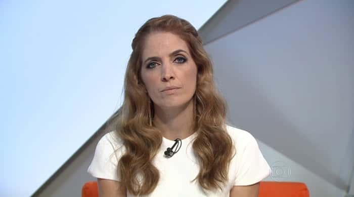 Poliana Abritta apresentando o "Fantástico" (Foto: Reprodução/Globo)