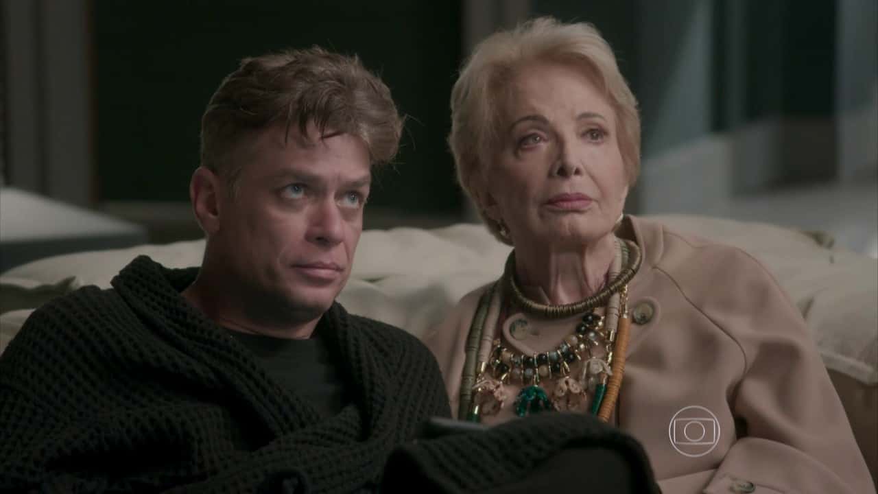 Arthur (Fábio Assunção) e Stelinha (Glória Menezes) em cena de "Totalmente Demais" (Foto: Reprodução/Globo)