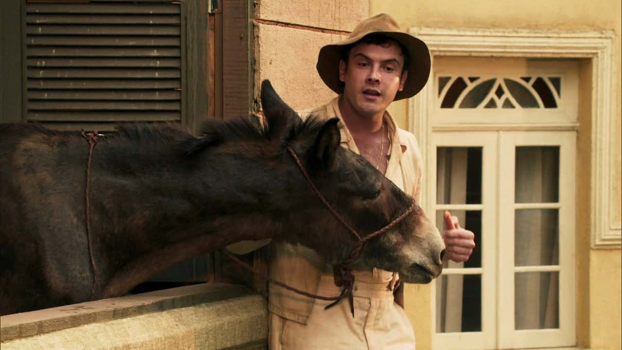 Candinho em cena de "Êta Mundo Bom" (Foto: Reprodução/Globo)