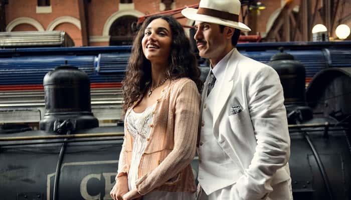 Ernesto (Eriberto Leão) e Filomena (Débora Nascimento) (Foto: Globo/Ramón Vasconcelos)