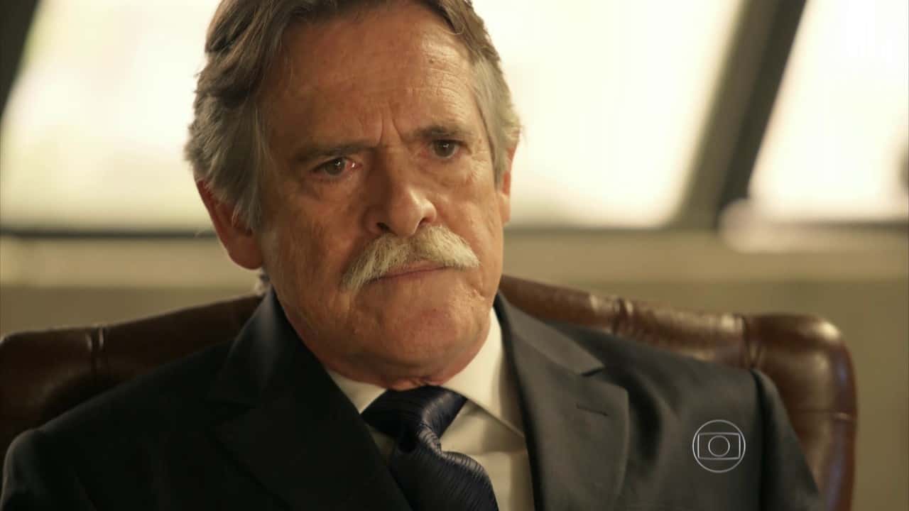 Gibson (José de Abreu) em cena de "A Regra doo Jogo" (Foto: Reprodução/Globo)