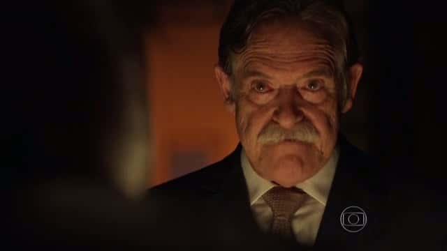 Gibson (José de Abreu) em cena de "A Regra do Jogo" (Foto: Reprodução/Globo)