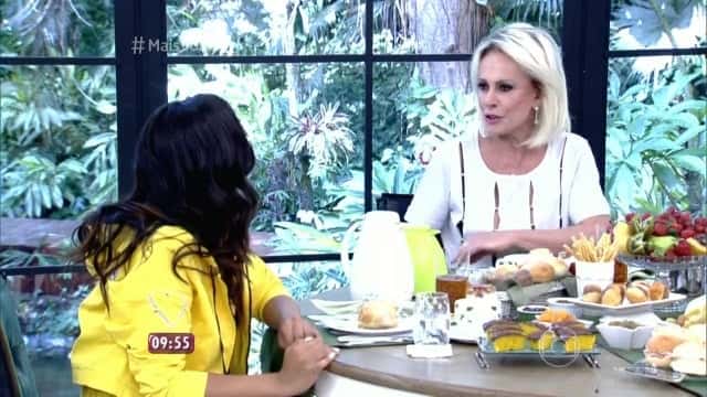 Anitta e Ana Maria Braga no "Mais Você" de hoje (07) (Foto: Reprodução/Globo)