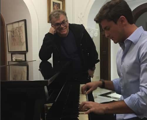 Walcyr Carrasco acompanha Klebber Toledo ao piano Foto: Reprodução/Instagram