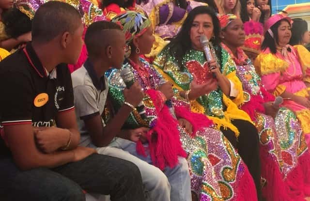 Regina Casé interagindo com a platéia do "Esquenta". (Foto: Divulgação)