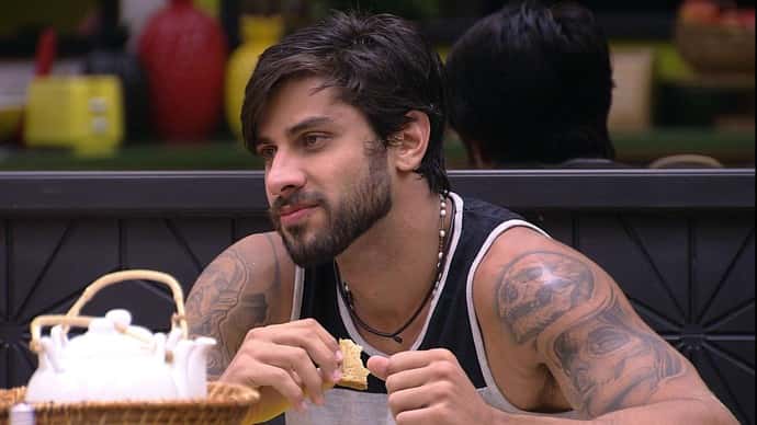Renan na cozinha da casa após Prova do Líder (Foto: Divulgação/Globo)