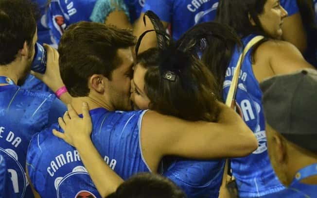 Os dois foram vistos aos beijos (Foto: Divulgação)