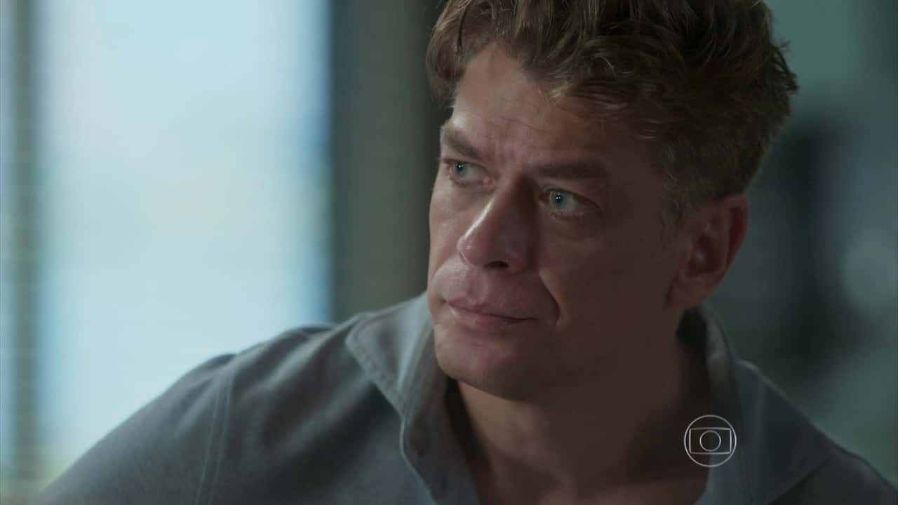 Fábio Assunção (Arthur) em cena de "Totalmente Demais" (Foto: Reprodução/Globo)