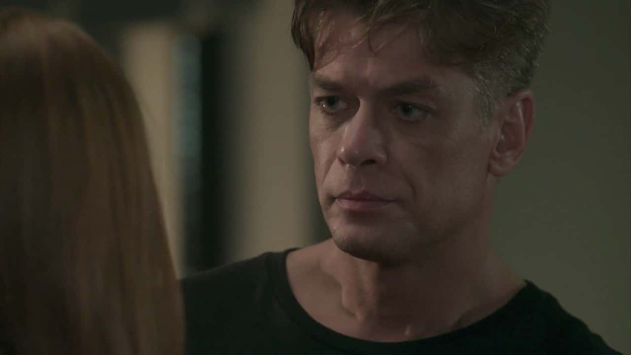 Arthur (Fábio Assunção) em cena de "Totalmente Demais", ontem (10) (Foto: Reprodução/Globo)