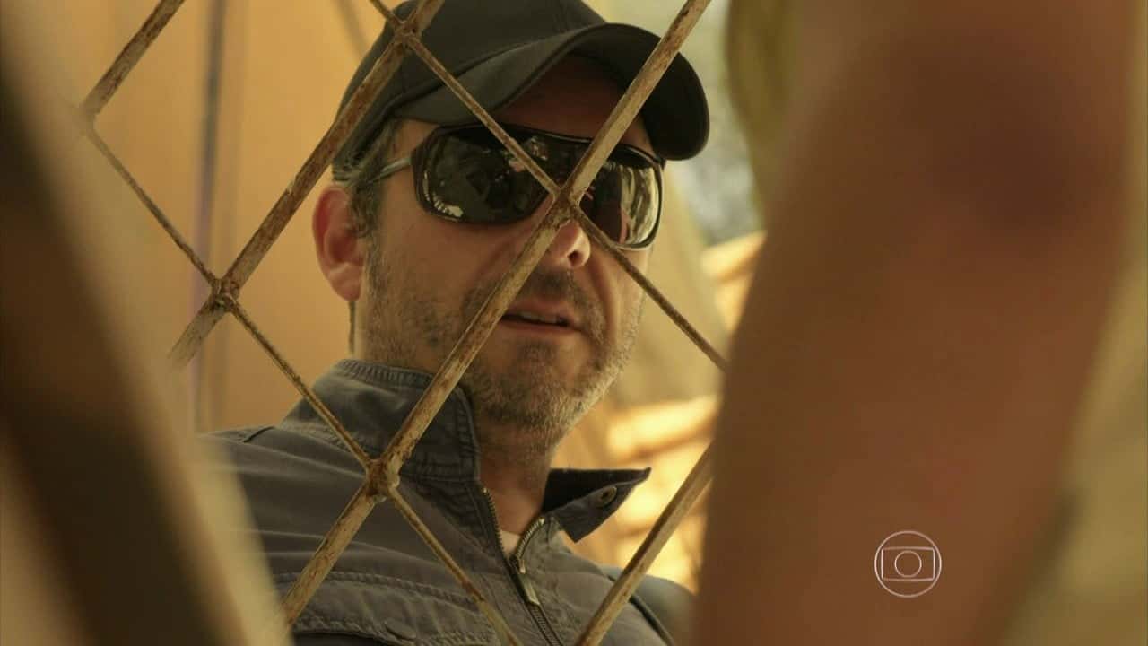 Romero (Alexandre Nero) em cena de "A Regra do Jogo" (Foto: Reprodução/Globo)
