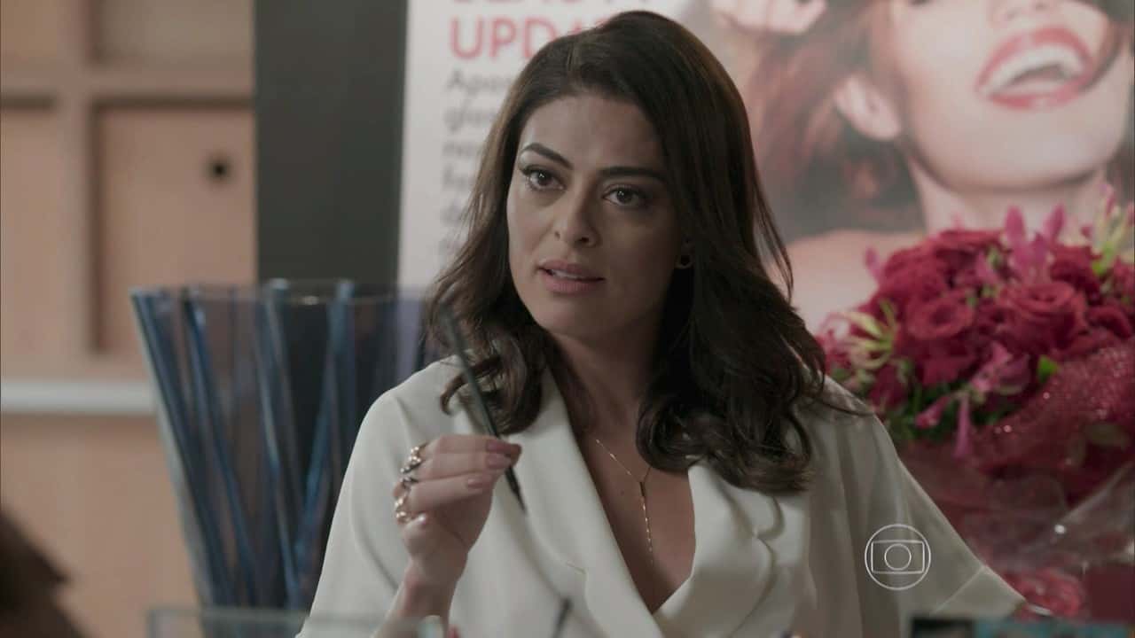 Carolina (Juliana Paes) em cena de "Totalmente Demais" (Foto: Reprodução/Globo)
