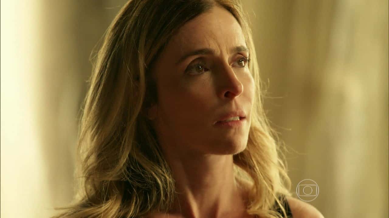 Kiki (Deborah Evelyn) em cena de "A Regra do Jogo" (Foto: Reprodução/Globo)