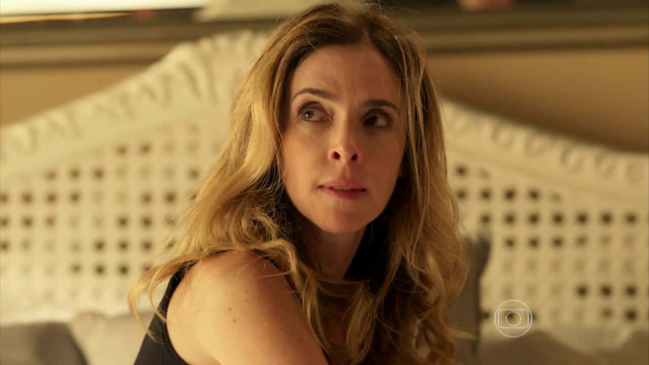 Kiki (Deborah Evelyn) em cena de "A Regra do Jogo" (Foto: Reprodução/Globo)