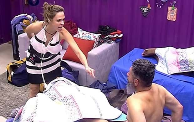 Ana Paula gritou com Laércio. (Foto: Reprodução/BBB)