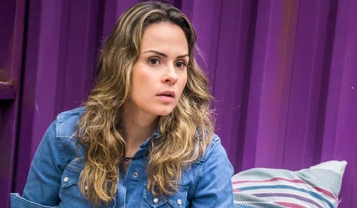 Ana Paula deu umas bofetadas em Renan (Foto: Globo/Paulo Belote)