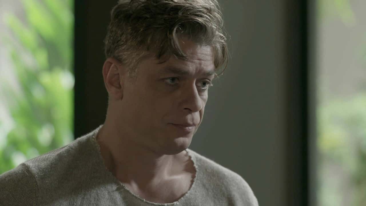 Fábio Assunção (Arthur) em cena de "Totalmente Demais" (Foto: Reprodução/Globo)
