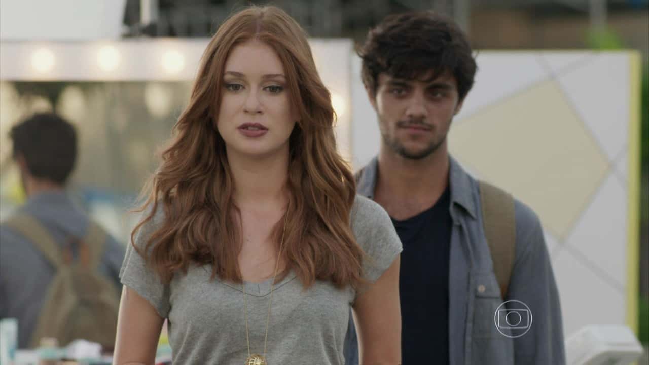 Marina Ruy Barbosa (Eliza) e Felipe Simas (Jonatas) em cena de "Totalmente Demais" (Foto: Reprodução/Globo)