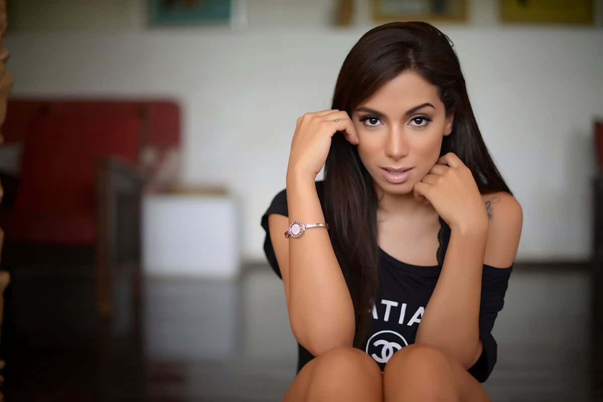 Anitta está cada vez mais diferente do início da carreira (Foto: Divulgação)