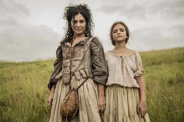 Antônia (Letícia Sabatella) e Joaquina (Mel Maia) (Foto: Globo/João Cotta)