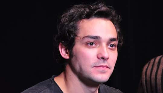 Edu no teatro. (Foto: Divulgação)