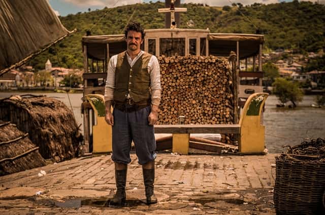 Rosa (Rodrigo Lombardi) no porto (Foto: Globo/Caiuá Franco)