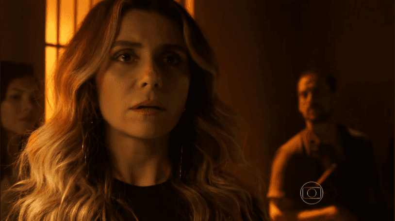 Atena (Giovanna Antonelli) em cena de "A Regra do Jogo" (Foto: Reprodução/Globo)