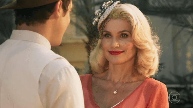 Sandra (Flávia Alessandra) em cena de "Êta Mundo Bom" (Foto: Reprodução/Globo)