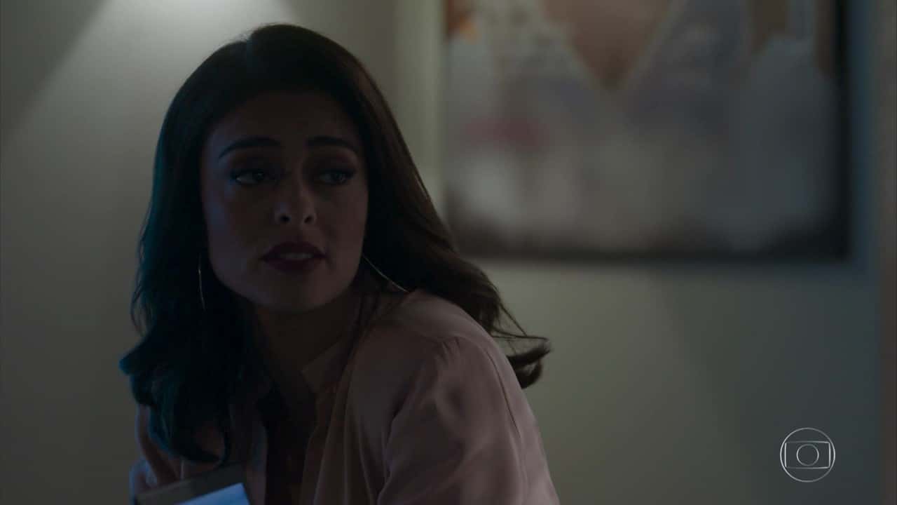 Carolina (Juliana Paes) em cena de "Totalmente Demais" (Foto: Reprodução/Globo)