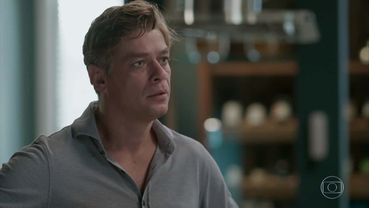 Arthur (Fábio Assunção) em cena de "Totalmente Demais" (Foto: Reprodução/Globo)