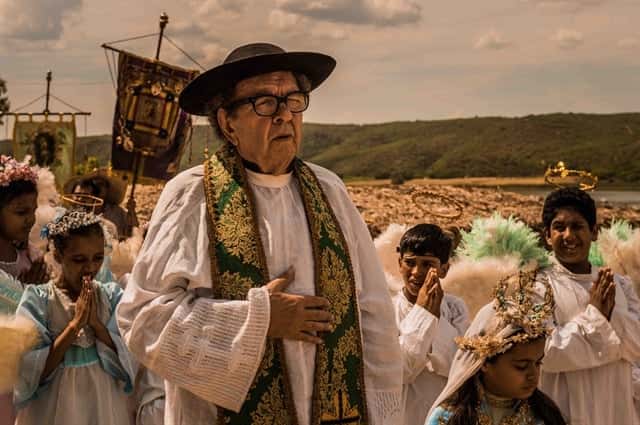 Padre Romão (Umberto Magnani) em cena de "Velho Chico" (Foto: Globo/Caiuá Franco)
