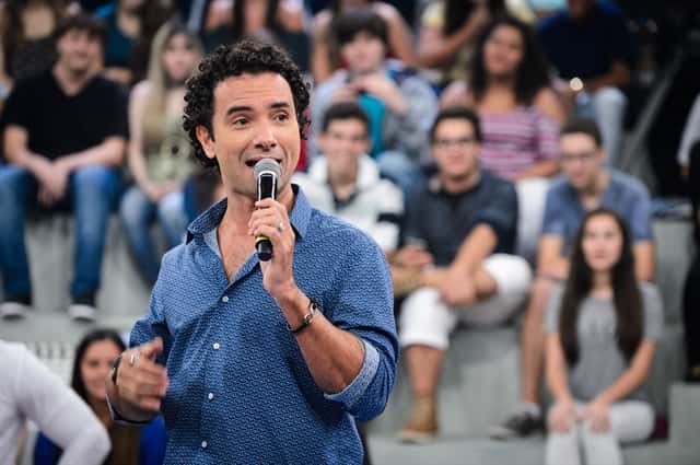 Marco Luque em primeira participação no "Altas Horas" (Foto: Globo/Ramón Vasconcelos)